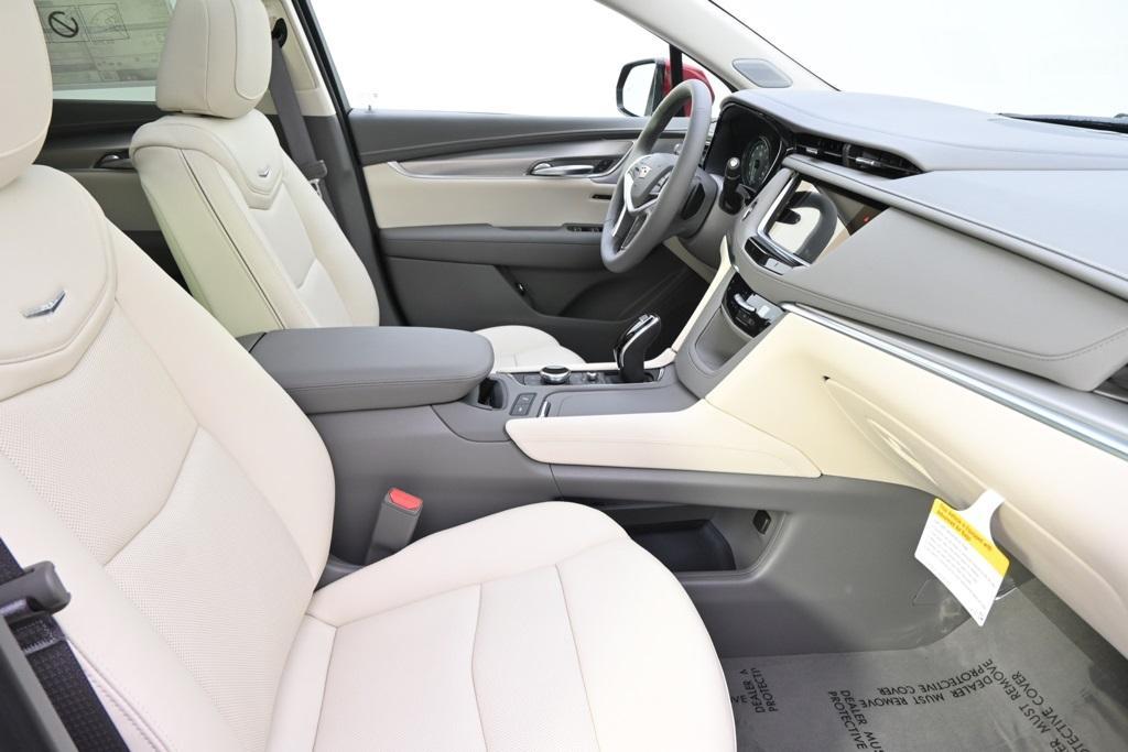 new 2025 Cadillac XT5 car, priced at $57,914