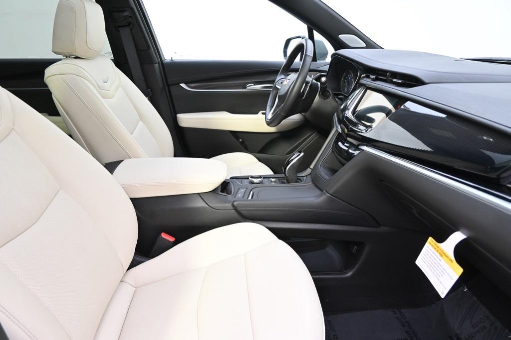 new 2025 Cadillac XT6 car, priced at $65,998