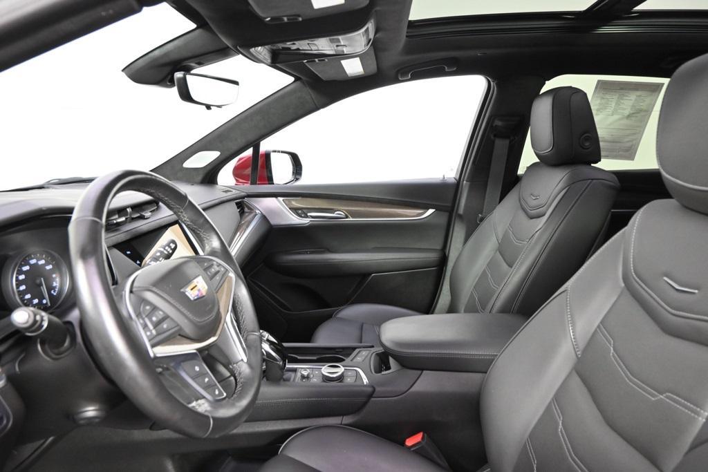 used 2024 Cadillac XT5 car, priced at $44,998
