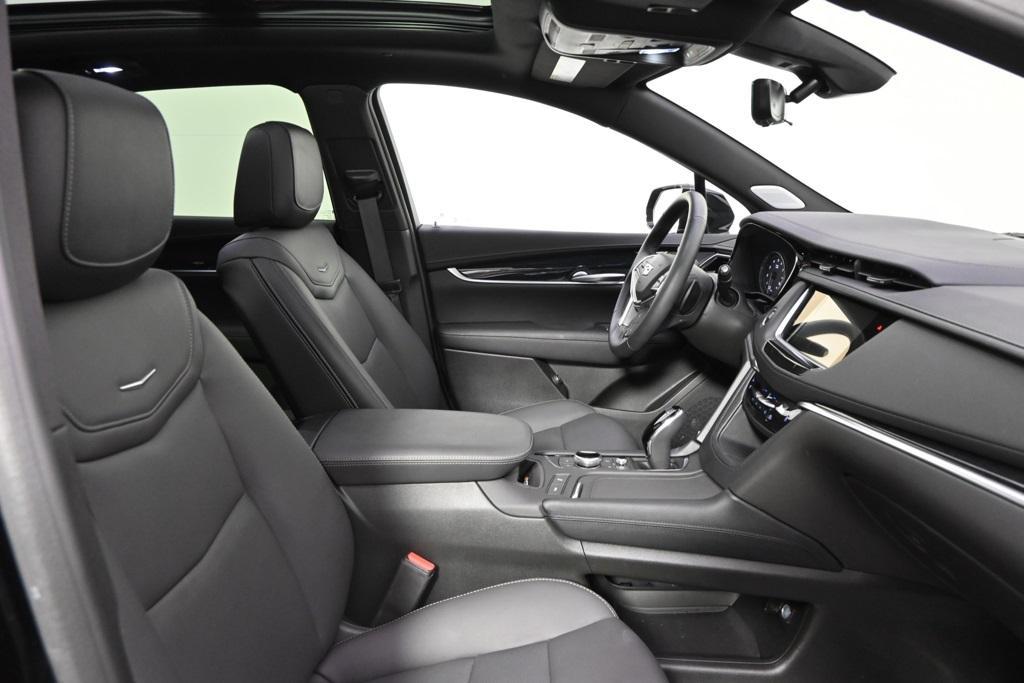 new 2025 Cadillac XT5 car, priced at $54,998