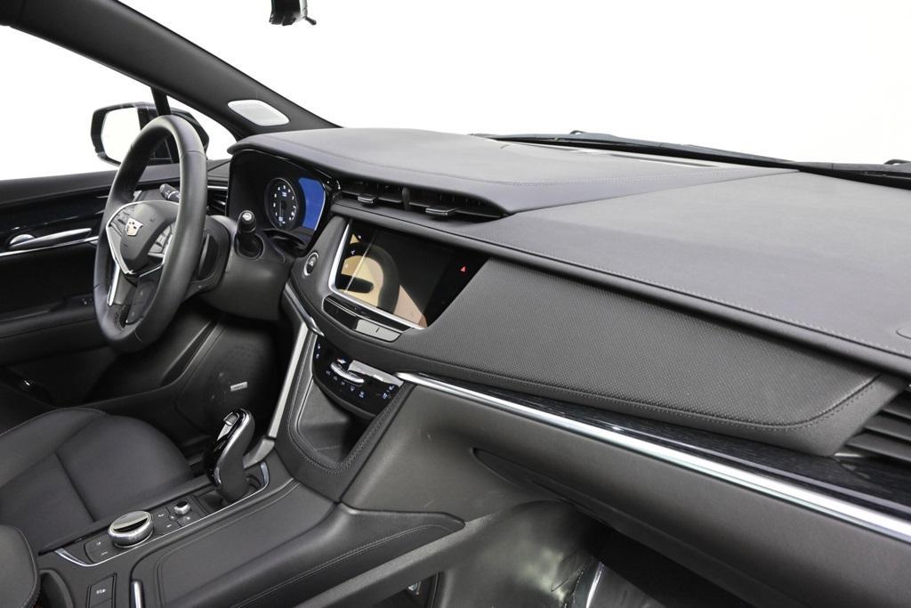new 2025 Cadillac XT5 car, priced at $54,998