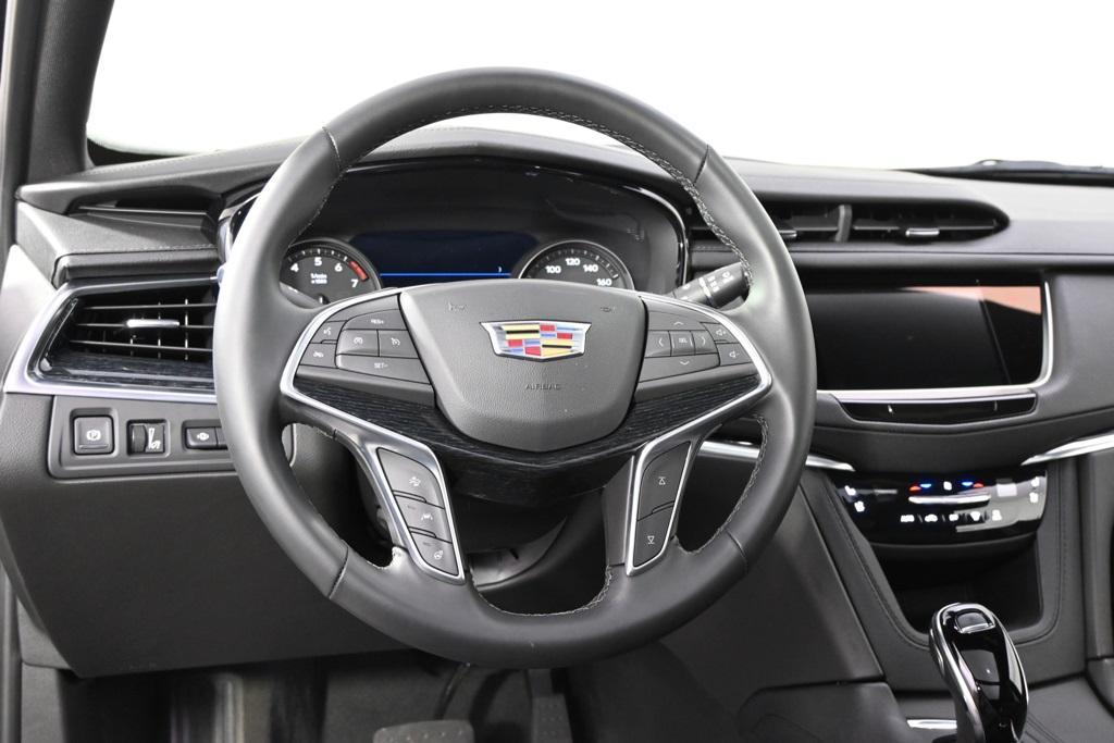 new 2025 Cadillac XT5 car, priced at $54,998