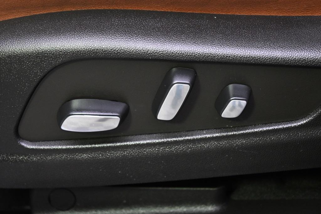 used 2022 Cadillac XT5 car, priced at $30,998