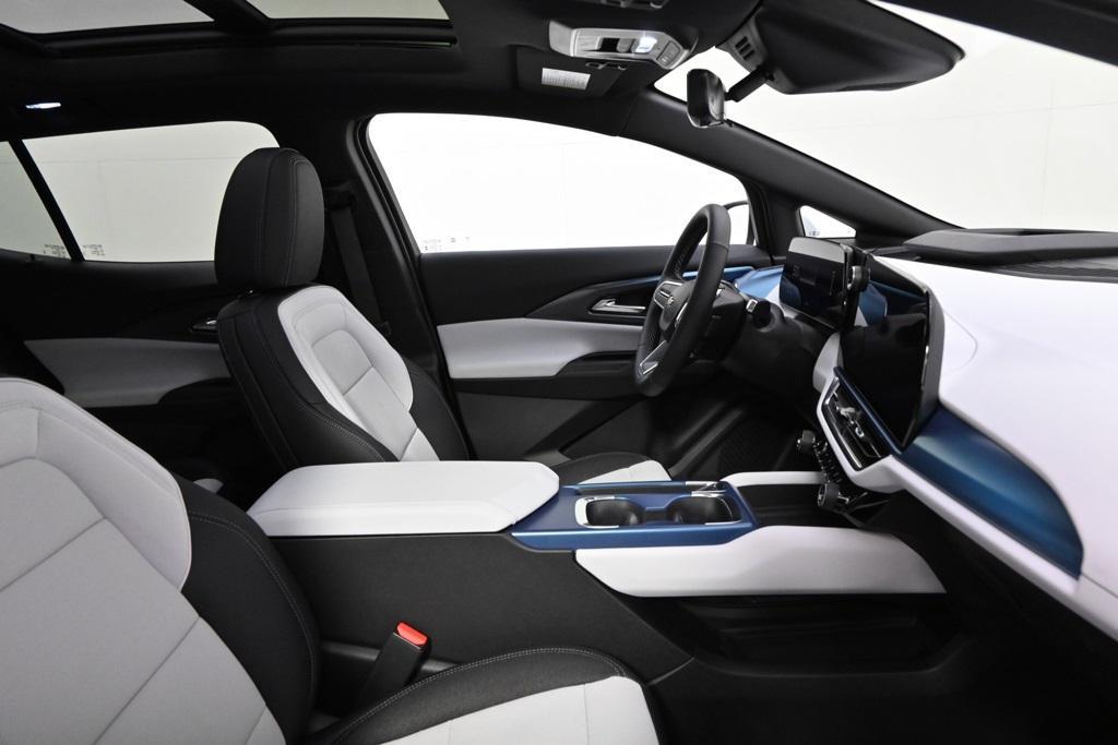 used 2025 Chevrolet Equinox EV car, priced at $38,888