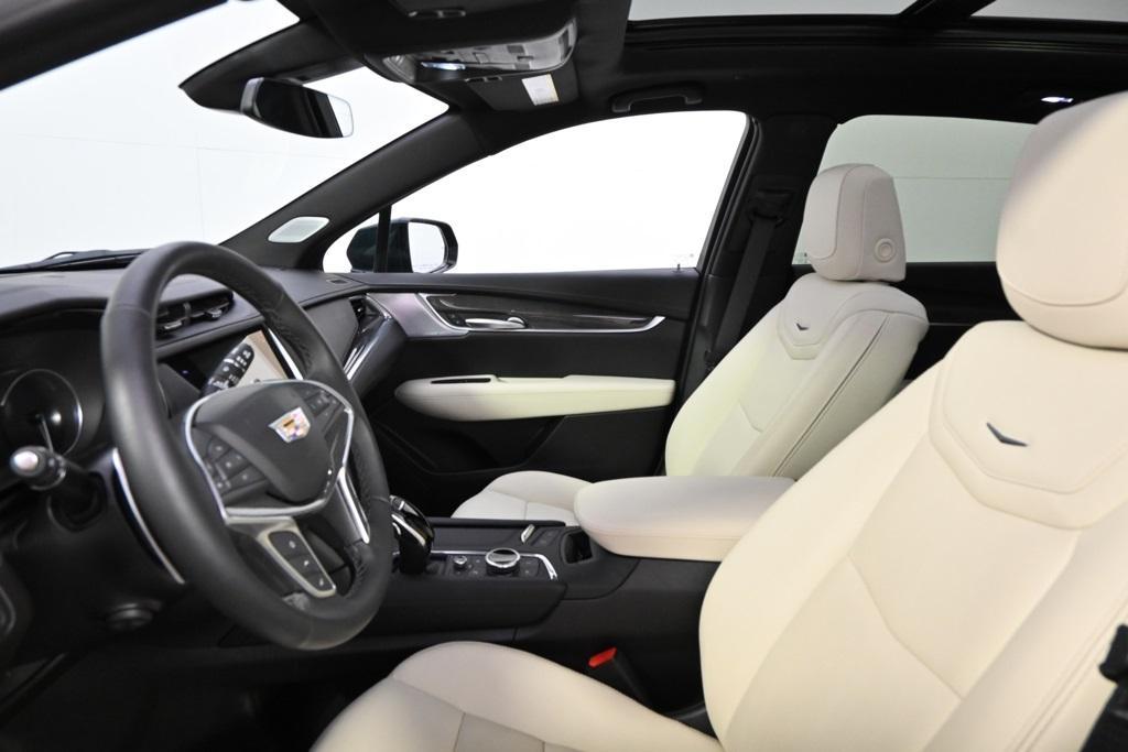 new 2025 Cadillac XT5 car, priced at $57,498
