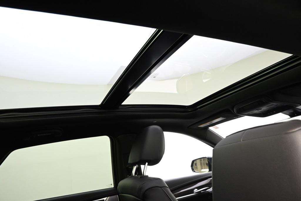 new 2025 Cadillac XT5 car, priced at $58,998