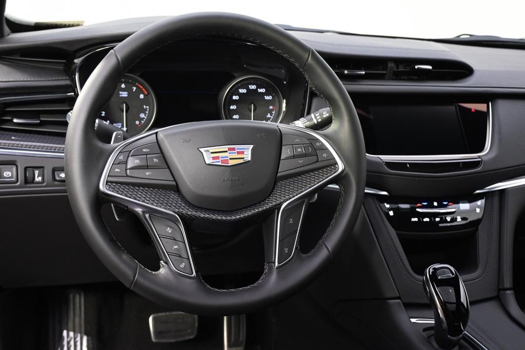 new 2025 Cadillac XT5 car, priced at $58,998