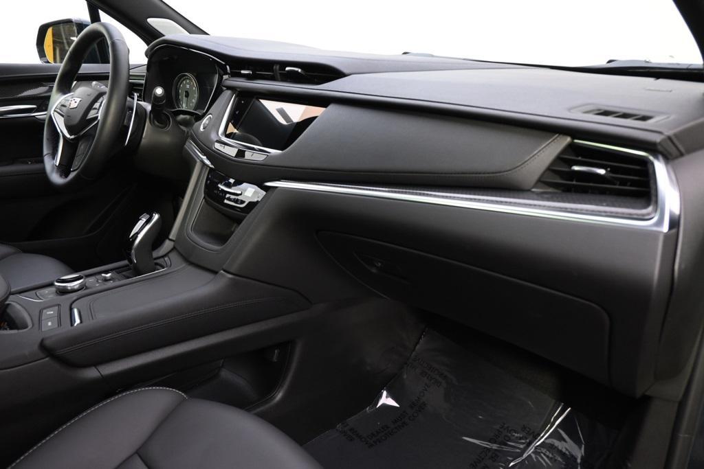 new 2025 Cadillac XT5 car, priced at $58,998