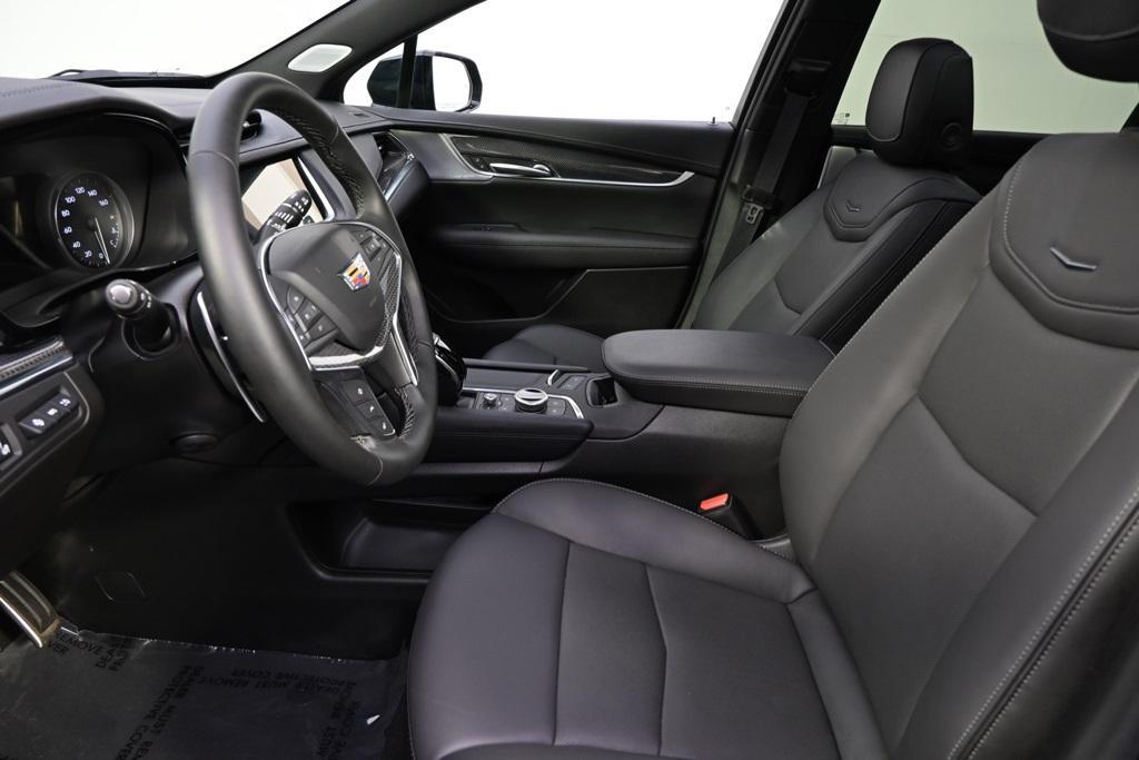 new 2025 Cadillac XT5 car, priced at $58,998