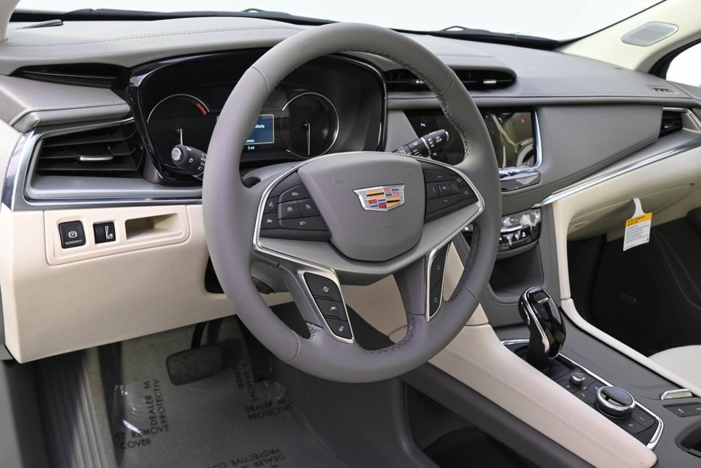 new 2025 Cadillac XT5 car, priced at $54,804