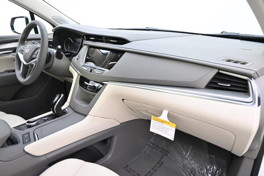 new 2025 Cadillac XT5 car, priced at $54,804