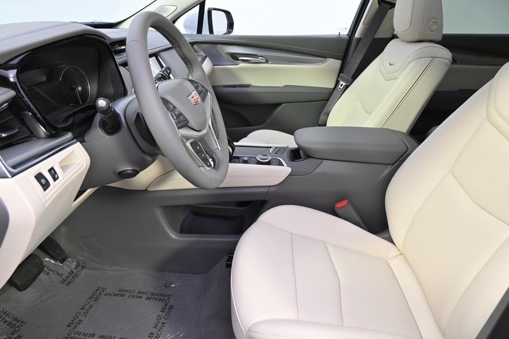 new 2025 Cadillac XT5 car, priced at $54,804
