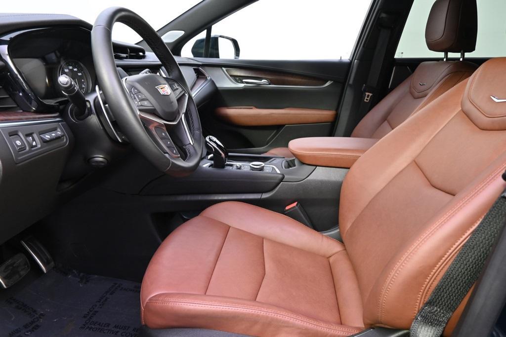 new 2025 Cadillac XT5 car, priced at $64,205