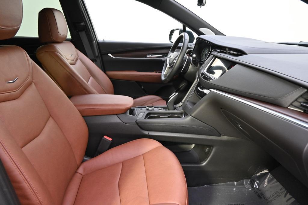 new 2025 Cadillac XT5 car, priced at $64,205