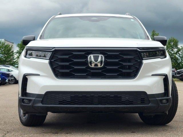 new 2025 Honda Pilot car, priced at $42,134