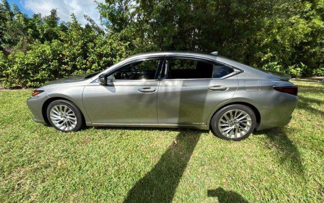 used 2021 Lexus ES 300h car, priced at $30,593