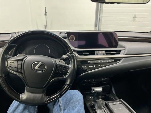 used 2019 Lexus ES 300h car, priced at $28,998