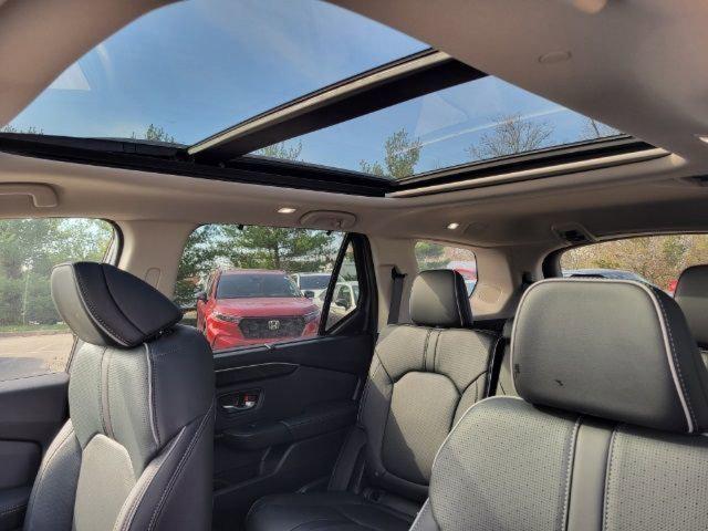 new 2025 Honda Pilot car, priced at $54,710