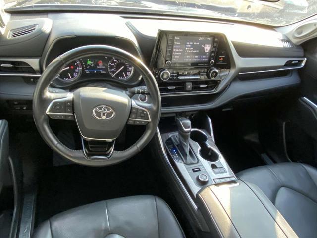 used 2020 Toyota Highlander car, priced at $32,200