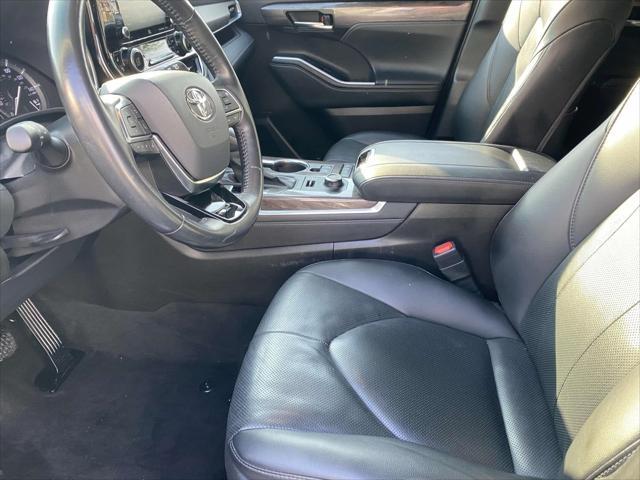 used 2020 Toyota Highlander car, priced at $32,200