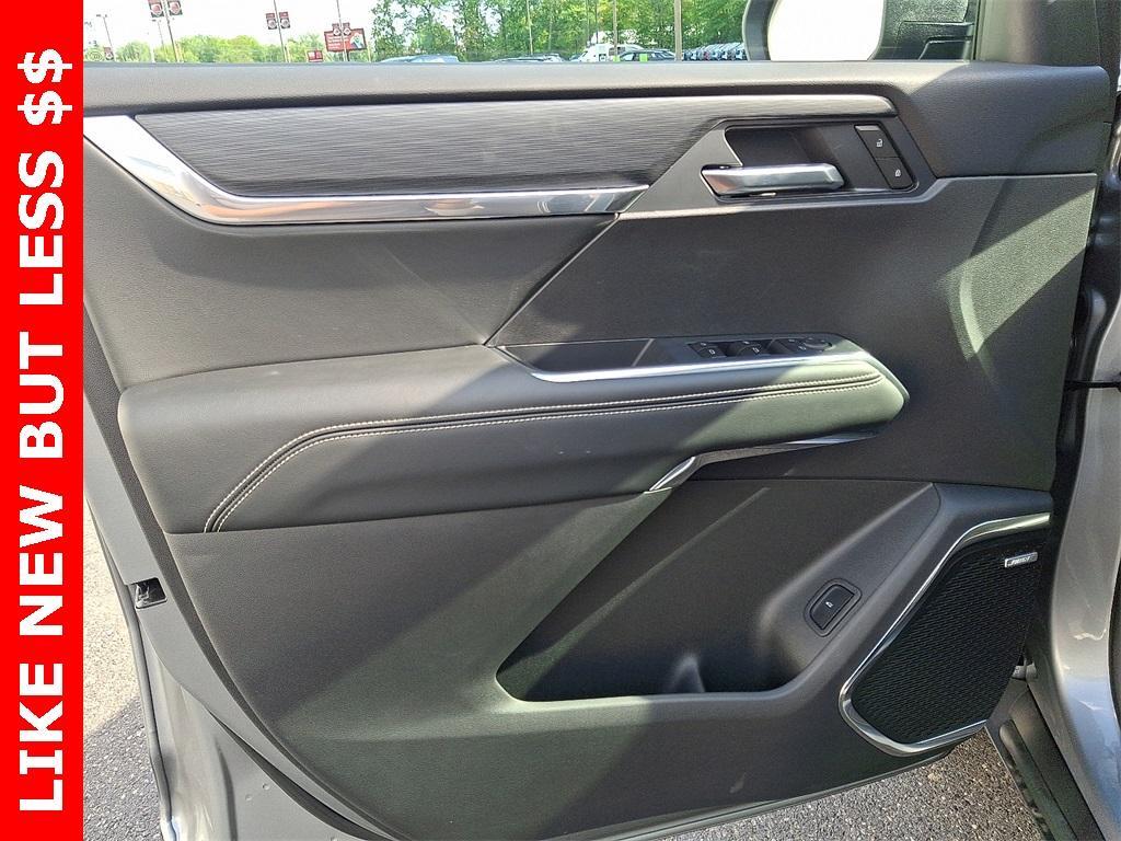 used 2025 GMC Acadia car, priced at $47,327