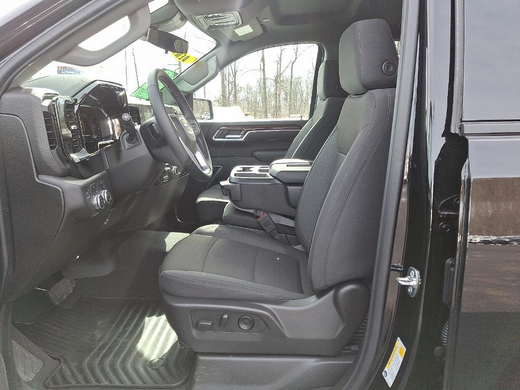 new 2025 GMC Sierra 1500 car, priced at $47,085