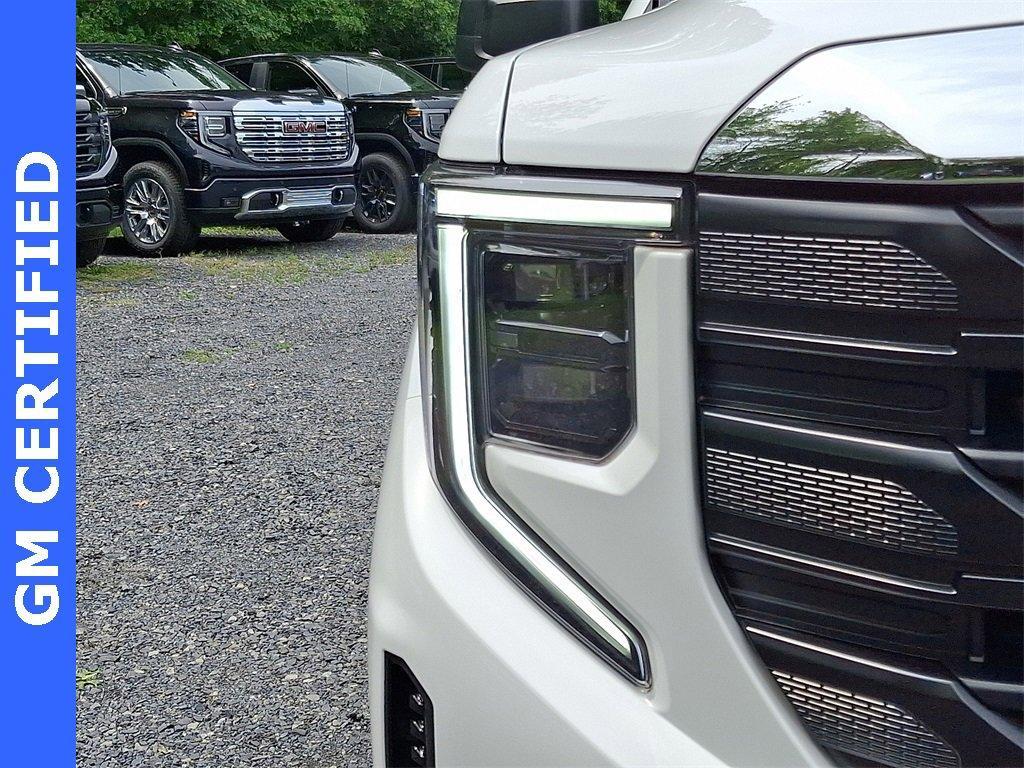 used 2025 GMC Sierra 1500 car, priced at $38,995