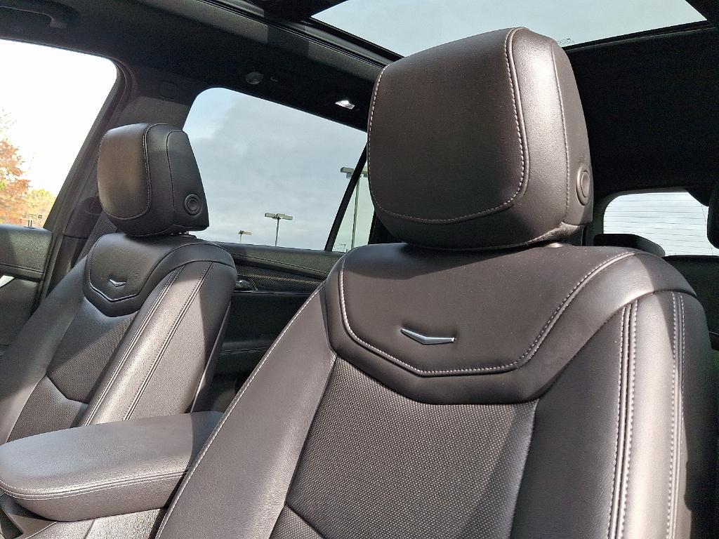 used 2022 Cadillac XT6 car, priced at $40,995