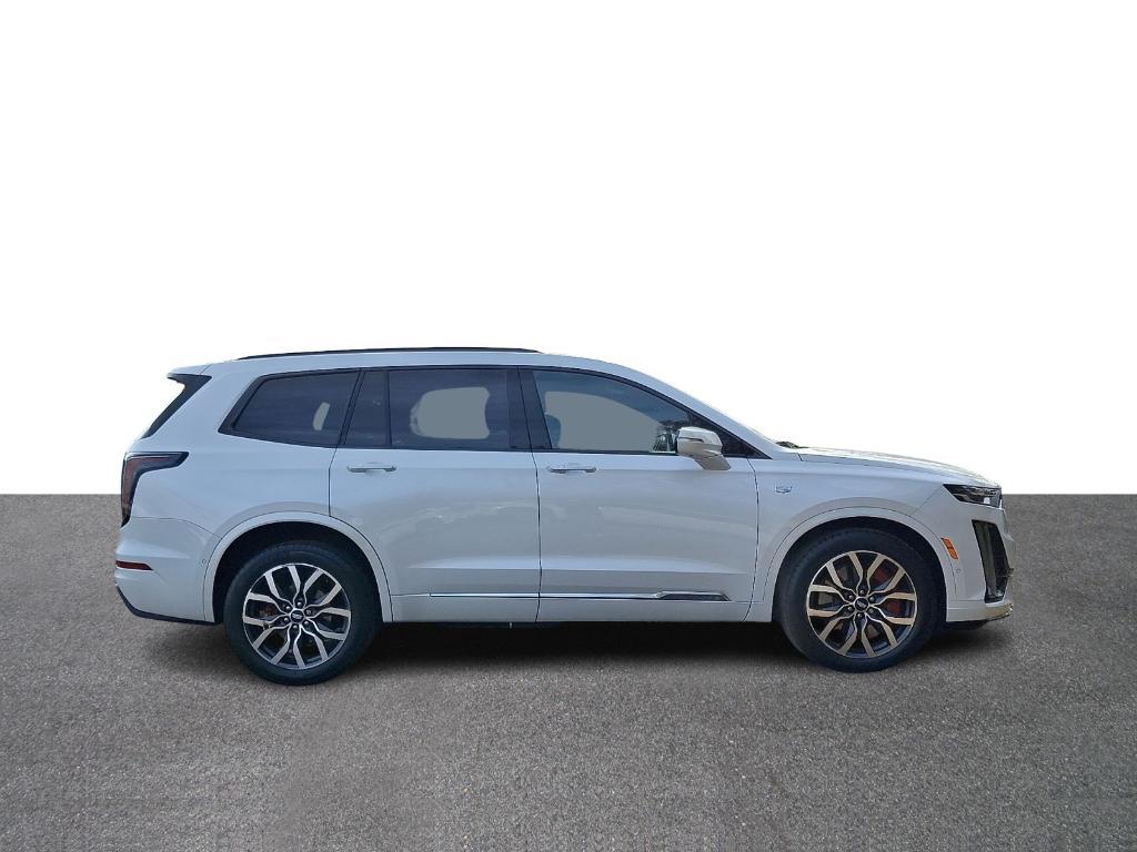 used 2022 Cadillac XT6 car, priced at $40,995