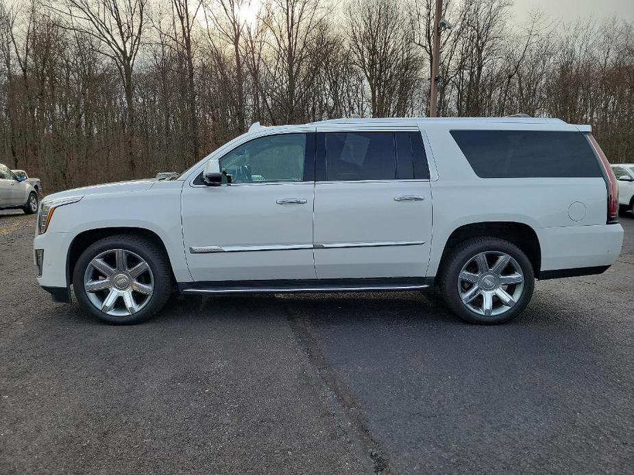 used 2019 Cadillac Escalade ESV car, priced at $33,489