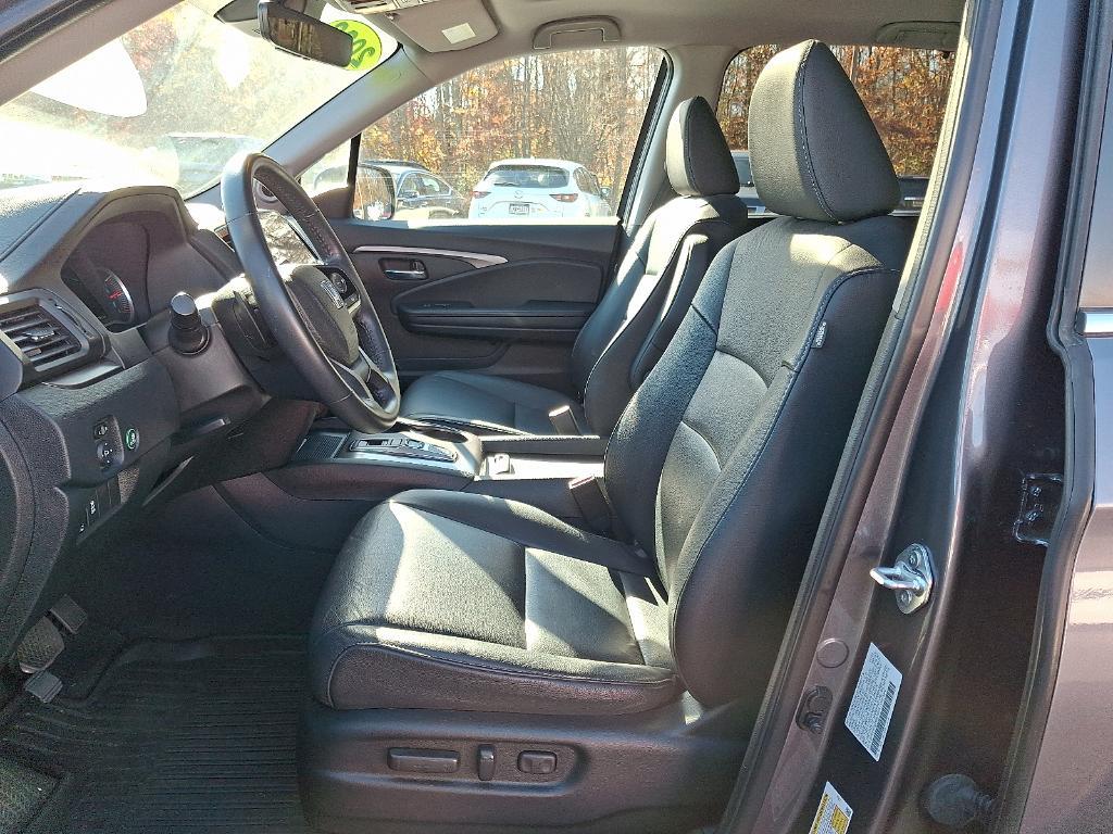 used 2022 Honda Pilot car, priced at $33,995