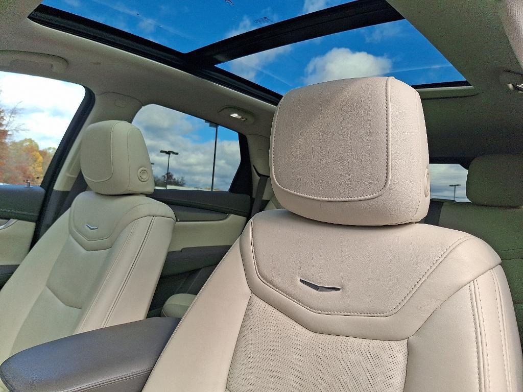 used 2022 Cadillac XT5 car, priced at $31,998