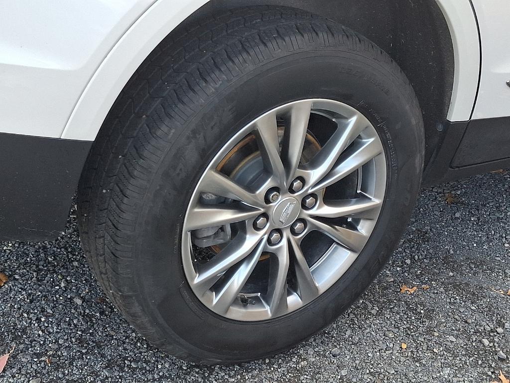 used 2022 Cadillac XT5 car, priced at $31,998