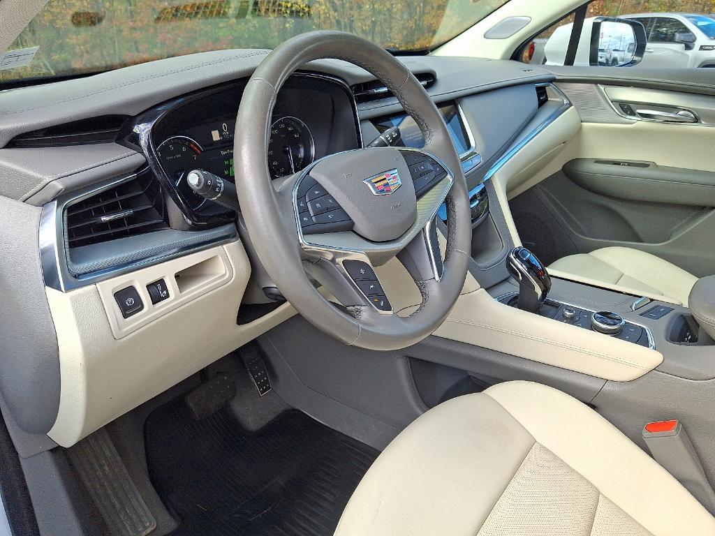 used 2022 Cadillac XT5 car, priced at $31,998