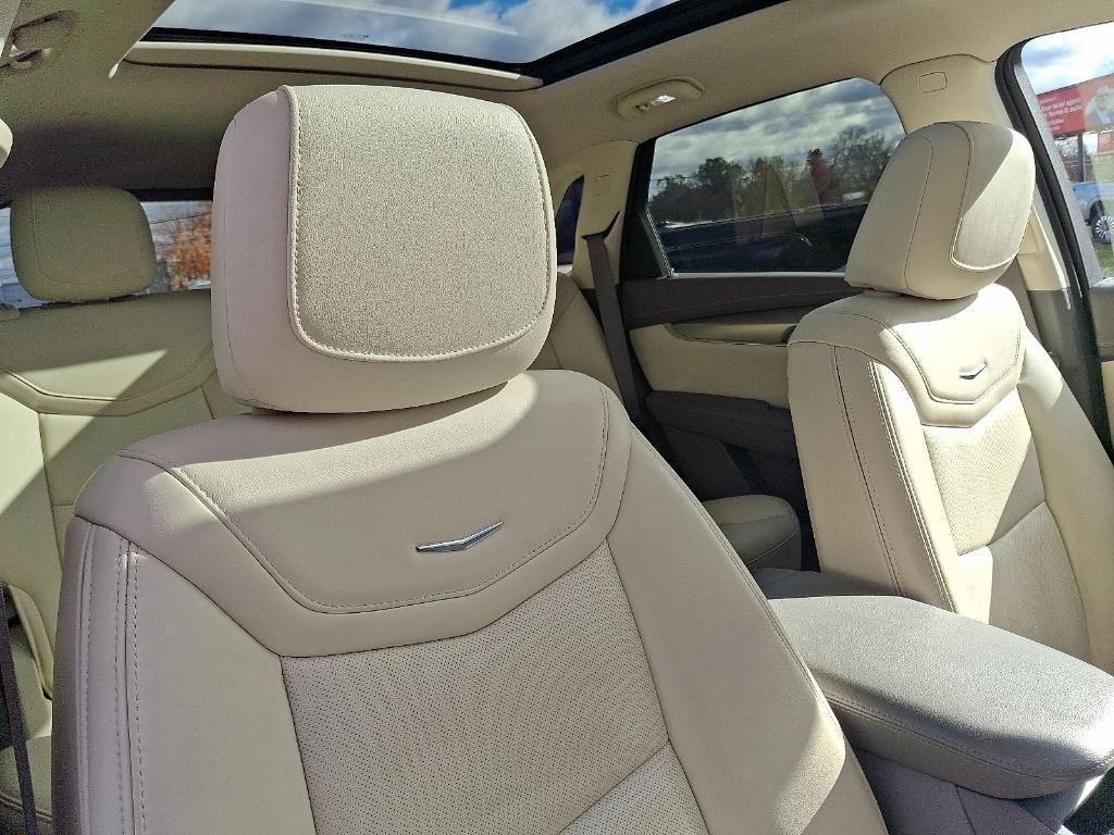 used 2022 Cadillac XT5 car, priced at $31,998