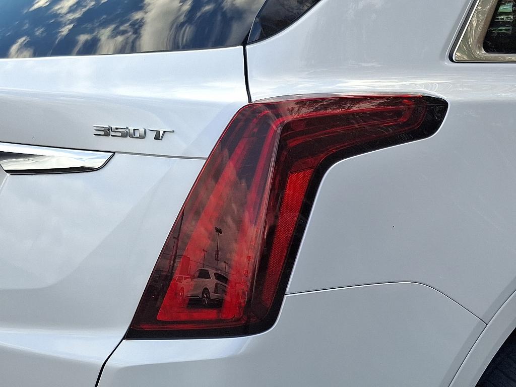 used 2022 Cadillac XT5 car, priced at $31,998