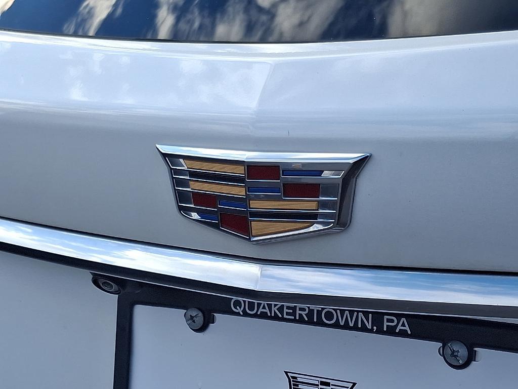 used 2022 Cadillac XT5 car, priced at $31,998