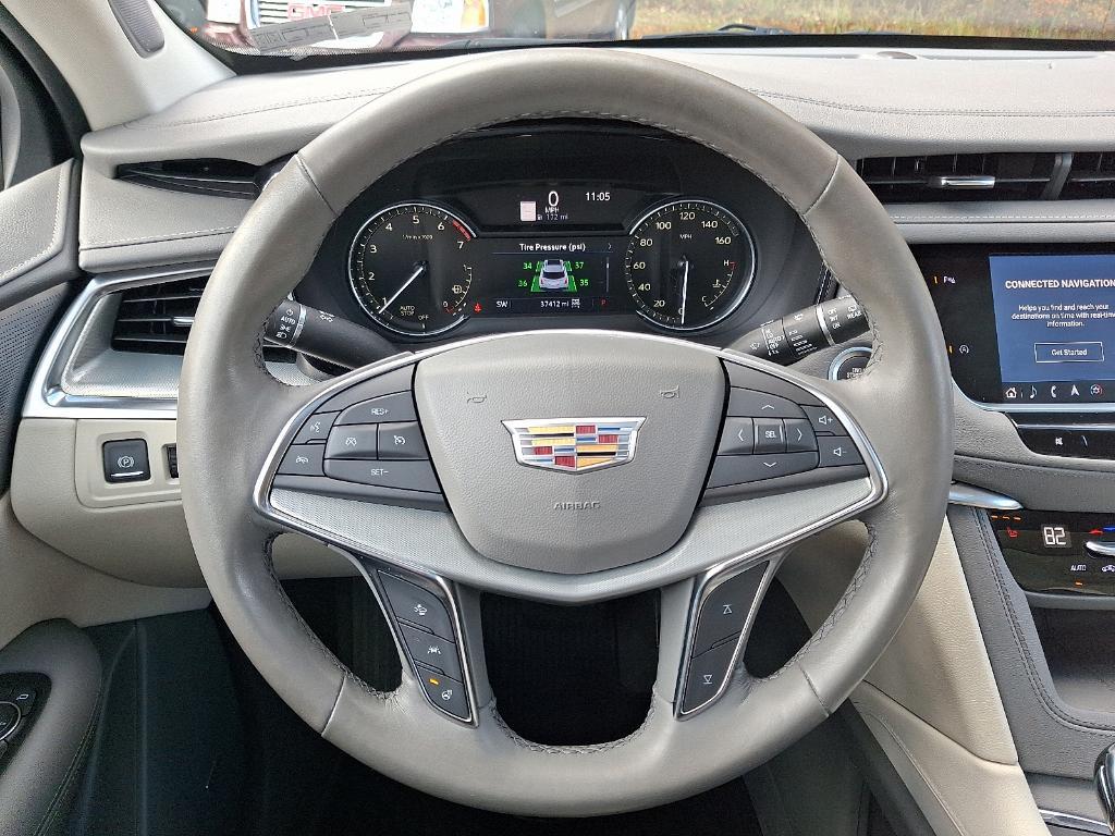 used 2022 Cadillac XT5 car, priced at $31,998