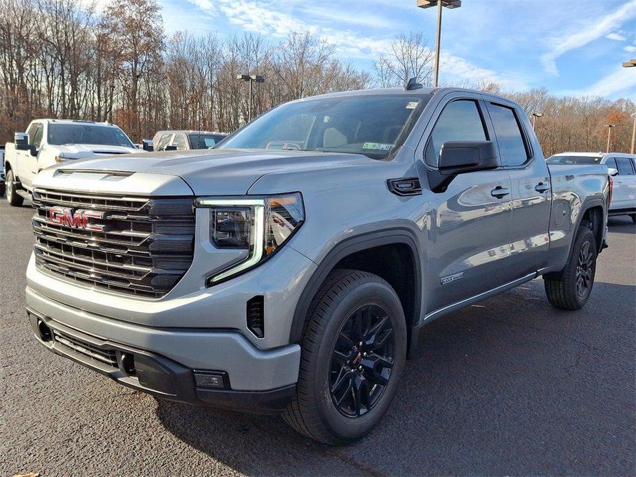 new 2025 GMC Sierra 1500 car, priced at $52,090