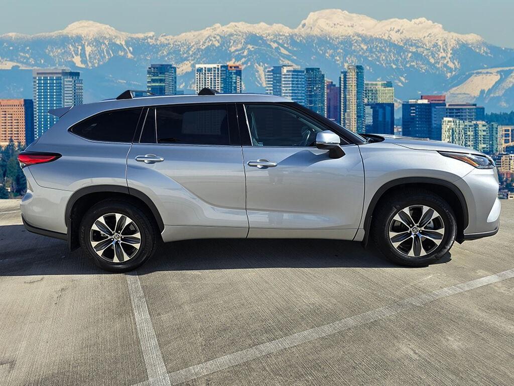 used 2021 Toyota Highlander car, priced at $35,648