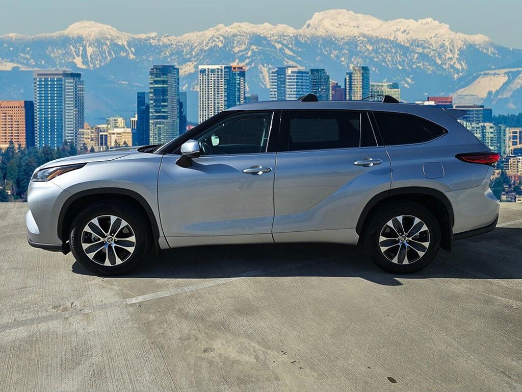 used 2021 Toyota Highlander car, priced at $35,648