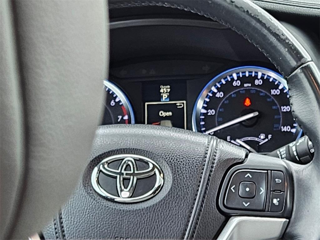 used 2014 Toyota Highlander car, priced at $19,991