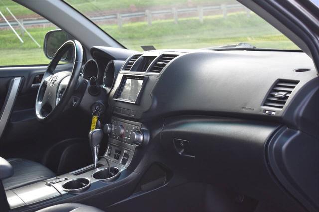 used 2012 Toyota Highlander car, priced at $10,795