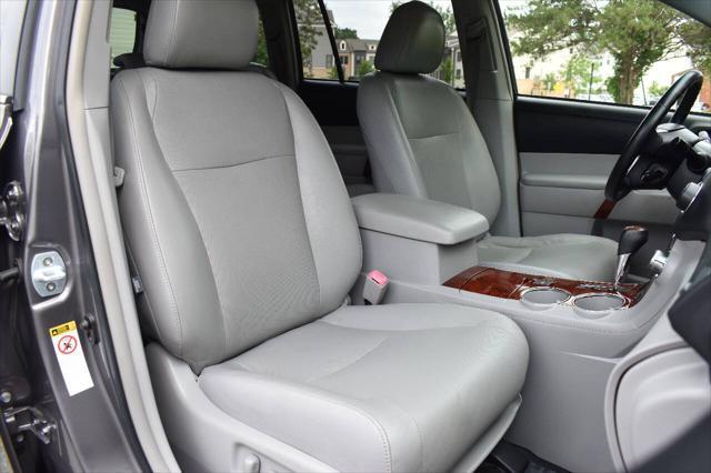 used 2013 Toyota Highlander Hybrid car, priced at $16,995