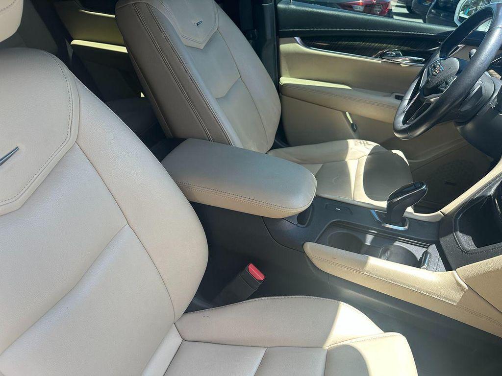 used 2017 Cadillac XT5 car, priced at $13,500