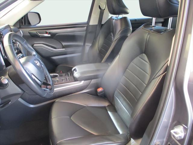 used 2021 Toyota Highlander car, priced at $30,881