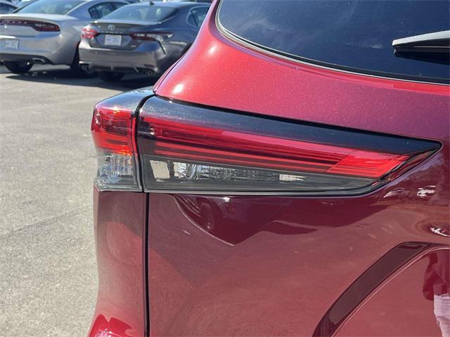 used 2022 Toyota Highlander Hybrid car, priced at $39,999