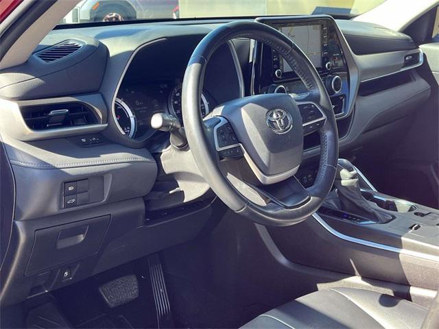 used 2022 Toyota Highlander Hybrid car, priced at $39,999