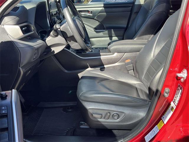 used 2022 Toyota Highlander Hybrid car, priced at $39,999