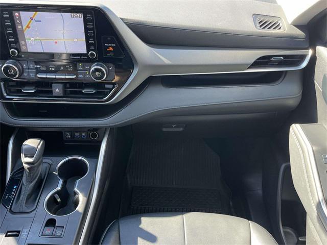 used 2022 Toyota Highlander Hybrid car, priced at $39,999